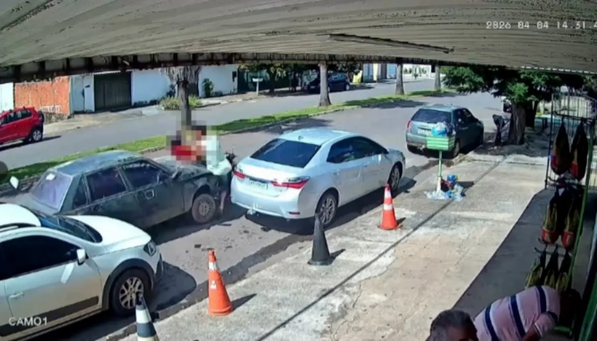 Câmera registra atropelamento que deixou dois feridos em Anicuns; motorista não foi identificado