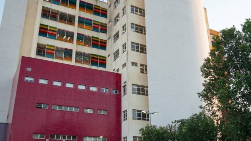 Menina de 12 anos morre afogada depois de ter o cabelo sugado por ralo de piscina