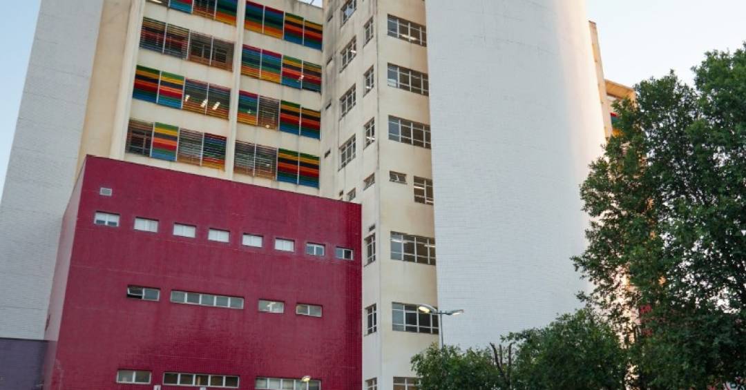 Menina de 12 anos morre afogada depois de ter o cabelo sugado por ralo de piscina