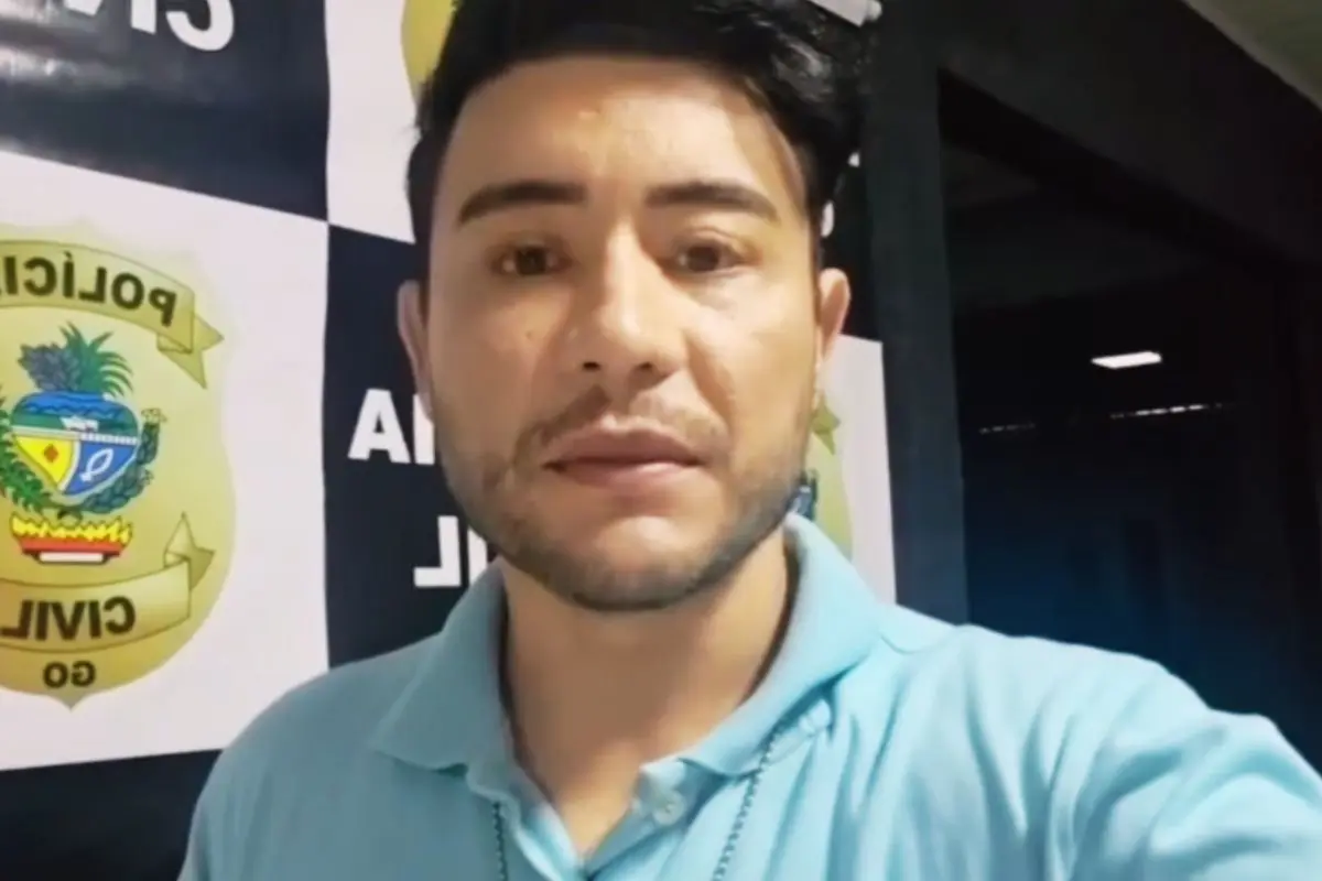 Cobrado pela dicção, delegado soletra palavra ‘flagrante’ em vídeo