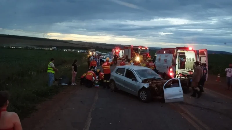 Colisão frontal em Formosa deixa feridos na GO-430