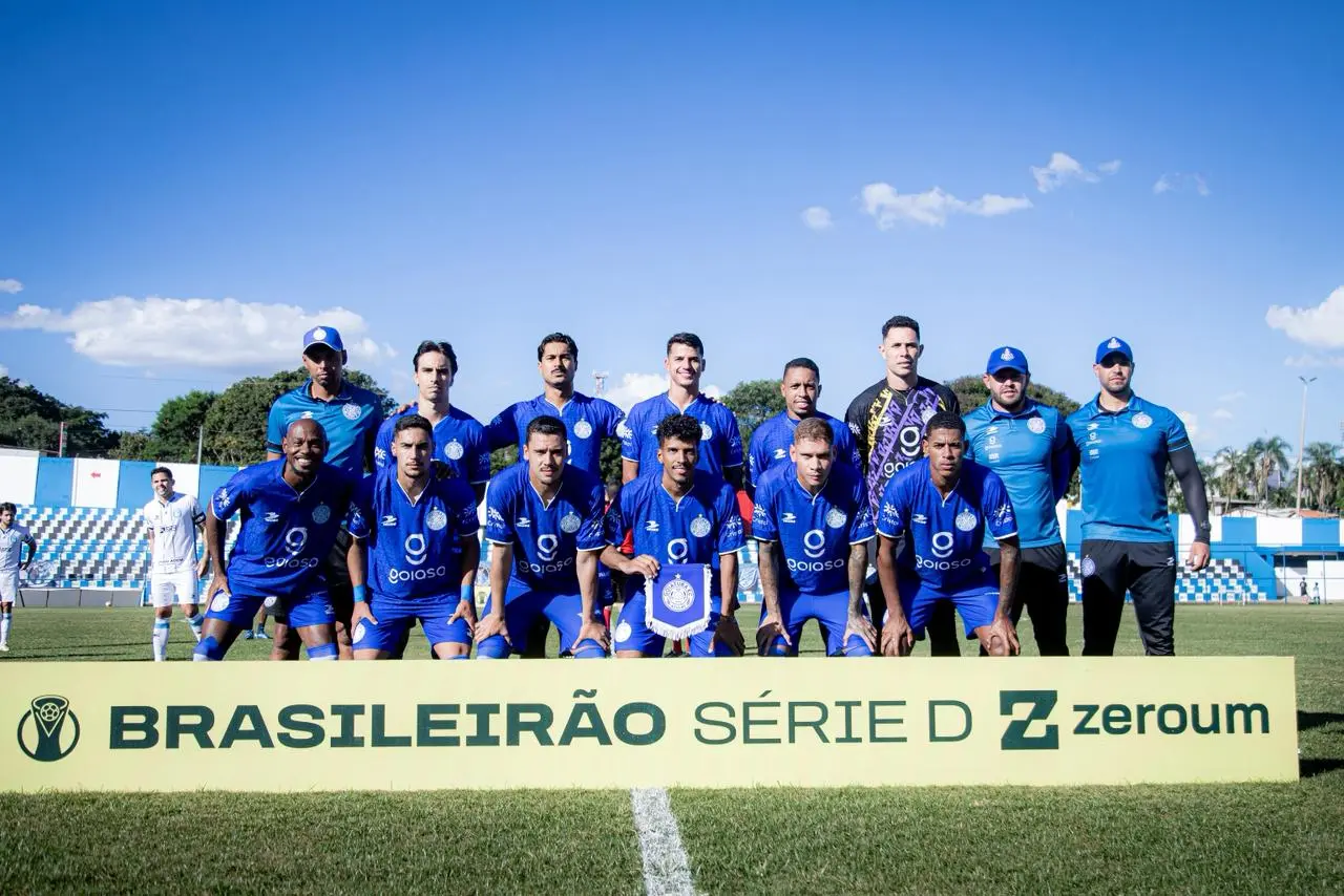Com salários atrasados, jogadores e comissão técnica do Goiatuba paralisam atividades