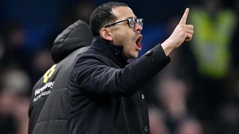 Com uma vitória nos últimos oito jogos, Chelsea anuncia demissão de treinador