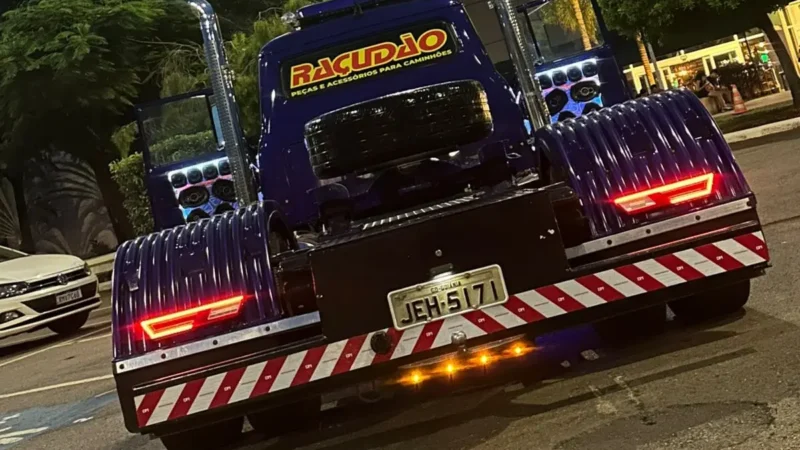 Confraria de Caminhões reúne 60 veículos em Goiânia