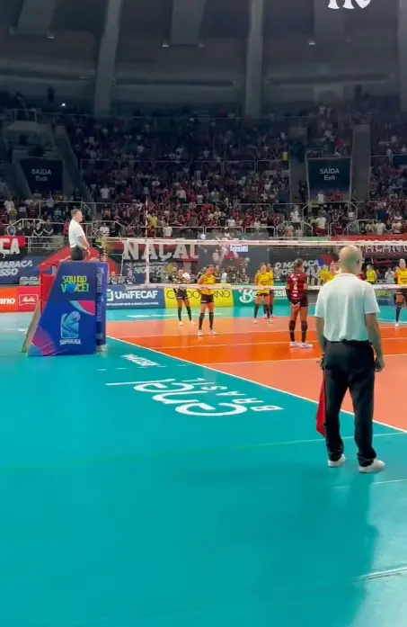 Confrontos das semifinais da Superliga de vôlei feminino têm minuto de silêncio em homenagem a Oscar Schmidt