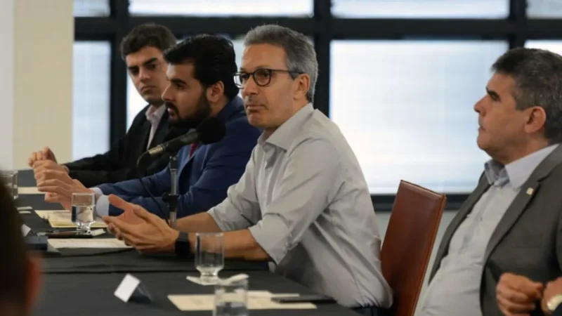 Cotado para vice de Flávio, Zema critica ‘frutas podres’ no PL