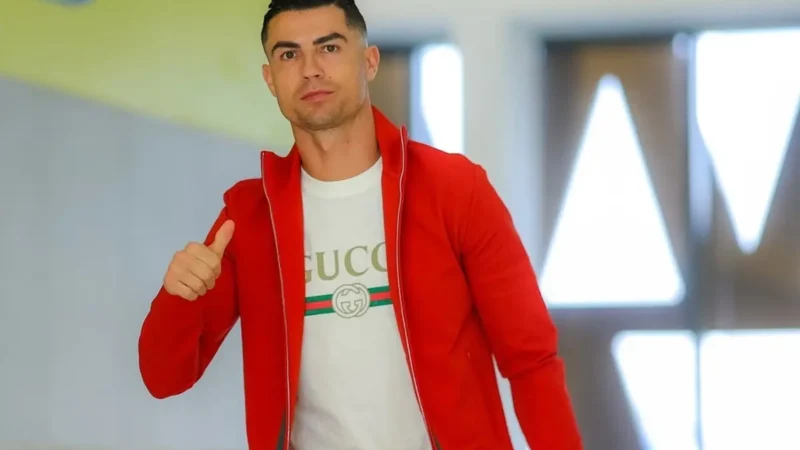 Cristiano Ronaldo deixa de seguir ídolo inglês após comparação com Messi