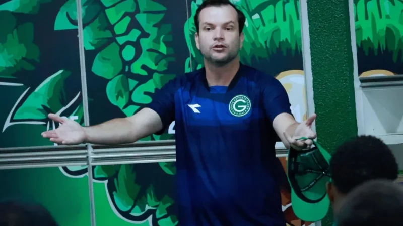 Daniel Paulista aprova jogo contra o Cruzeiro no Serra Dourada, mas alerta para condições do campo