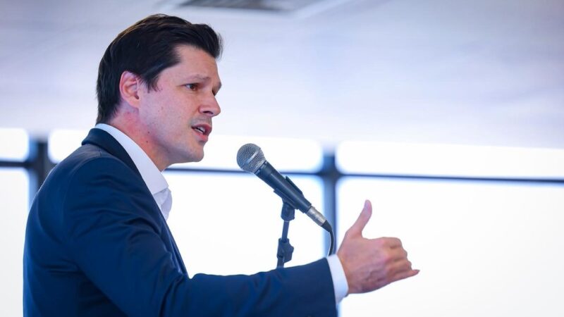 Daniel Vilela anuncia: agressores pagarão tornozeleira em Goiás