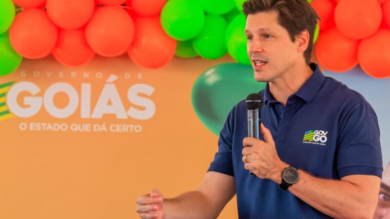 Daniel entrega casas a custo zero a famílias de Taquaral de Goiás