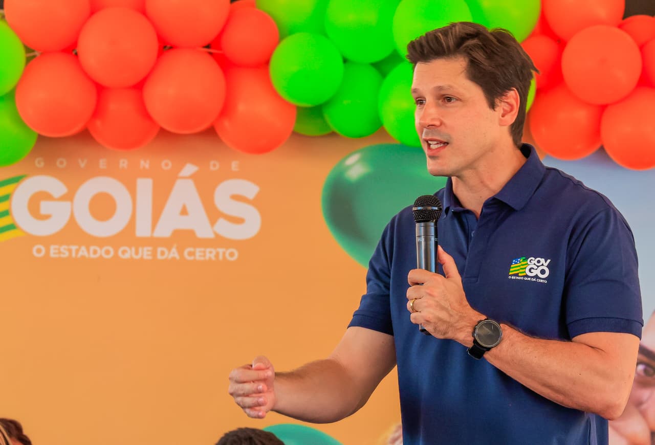 Daniel entrega casas a custo zero a famílias de Taquaral de Goiás