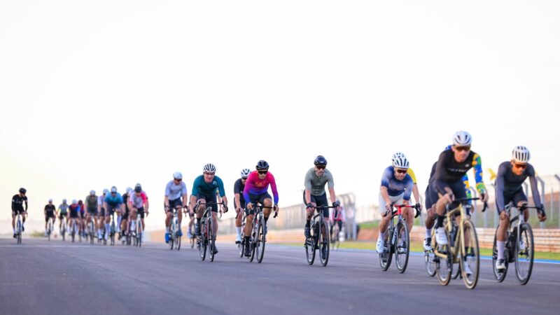 Daniel libera autódromo a ciclistas e anuncia centro aquático