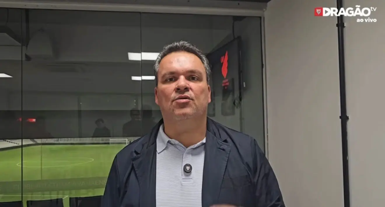 “Desejo que seja a pior possível”, diz Adson Batista sobre situação com Alejo Cruz