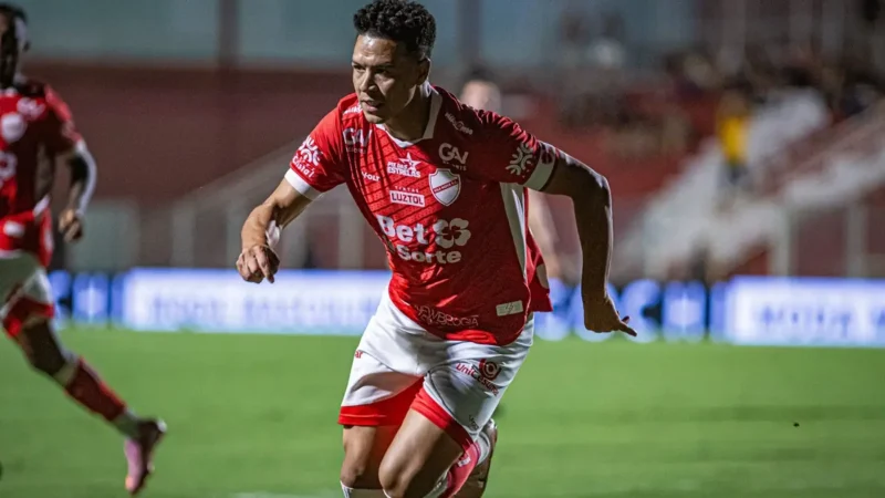 Em duelo direto pela ponta da Série B, Vila Nova duela contra o Ceará no Castelão