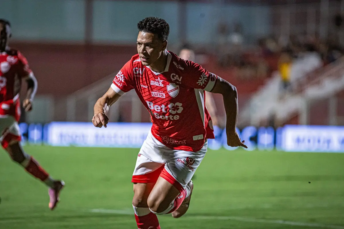 Em duelo direto pela ponta da Série B, Vila Nova duela contra o Ceará no Castelão