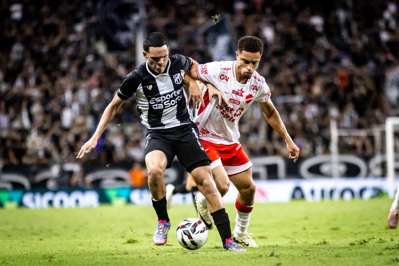 Em jogo eletrizante, Vila Nova busca empate contra o Ceará e segue líder