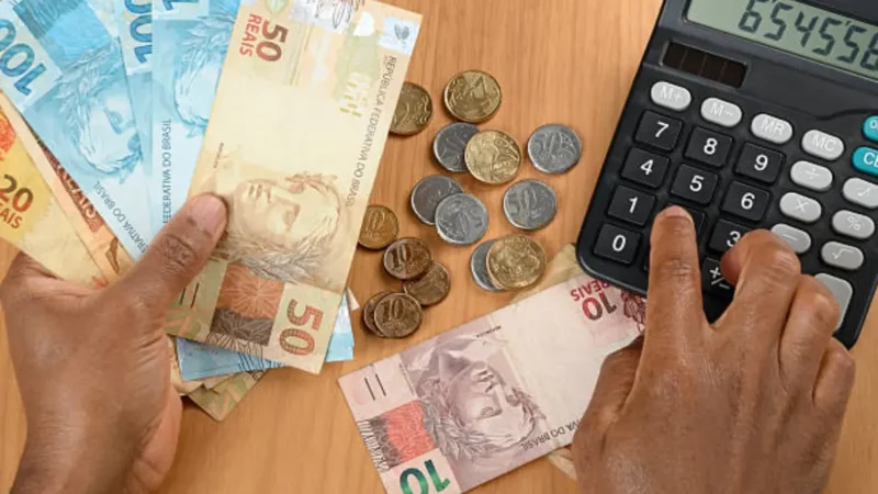 Endividamento atinge quase 76% das famílias em Goiás, aponta levantamento