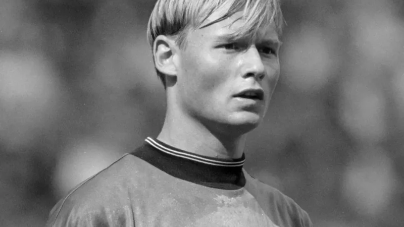 Ex-goleiro de Arsenal, Juventus e Liverpool, Manninger falece em acidente de trânsito