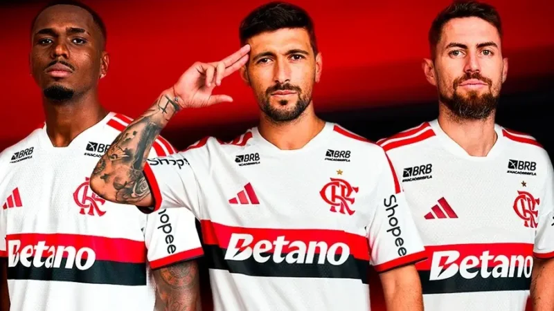 Flamengo lança novo uniforme para a temporada; confira as fotos