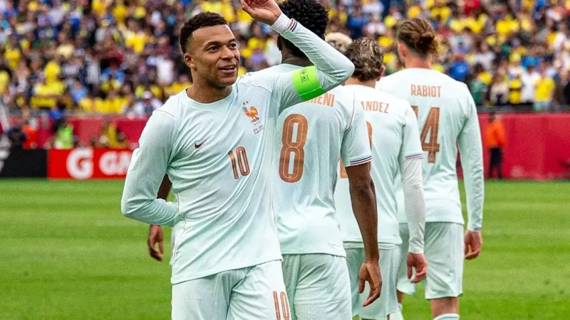 França assume liderança do ranking da Fifa; Brasil cai para sexto lugar