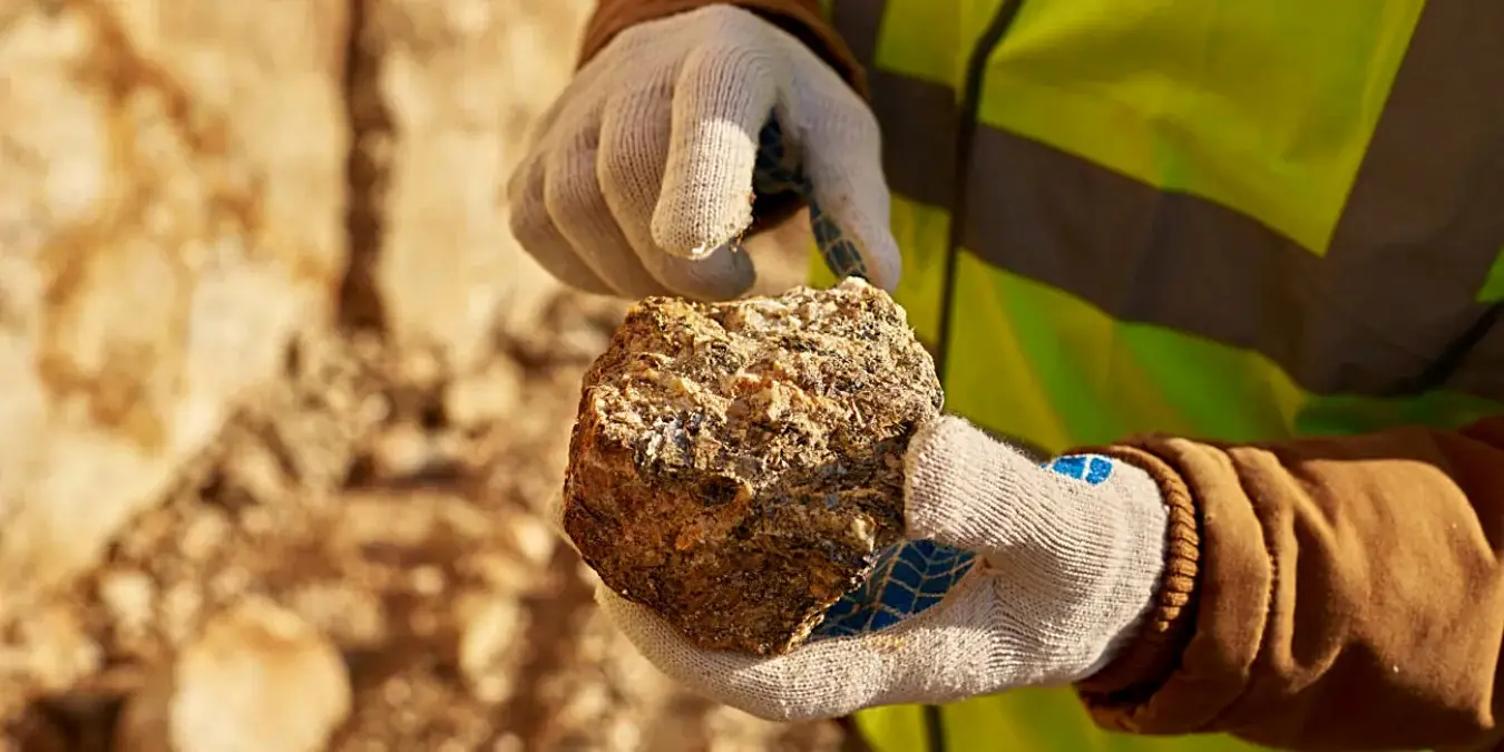 Futuro de carros elétricos e celulares depende do solo de Goiás