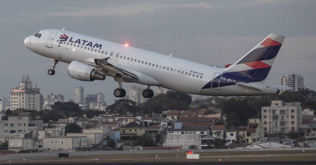 Avião apresenta falha técnica, voa em círculos e é forçado a voltar ao aeroporto de Guarulhos