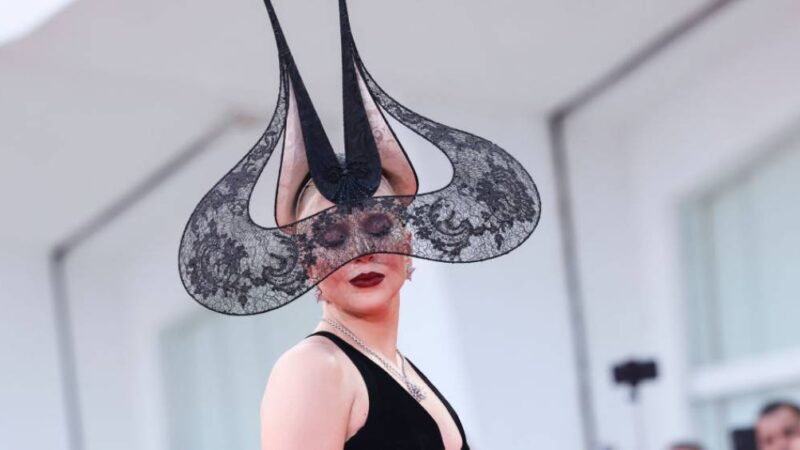 Estranha ou icônica? Como Lady Gaga usa a moda como assinatura de coragem