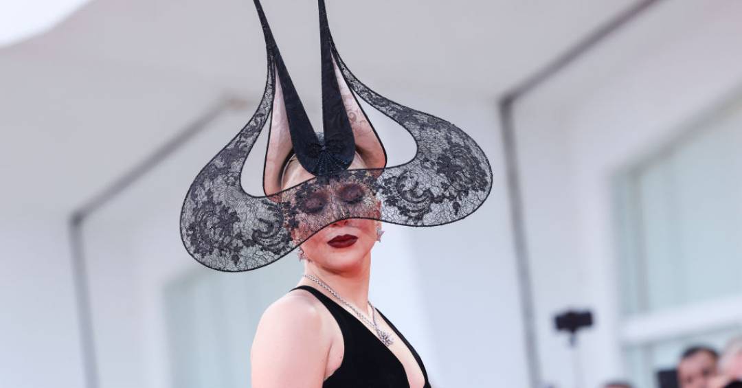 Estranha ou icônica? Como Lady Gaga usa a moda como assinatura de coragem