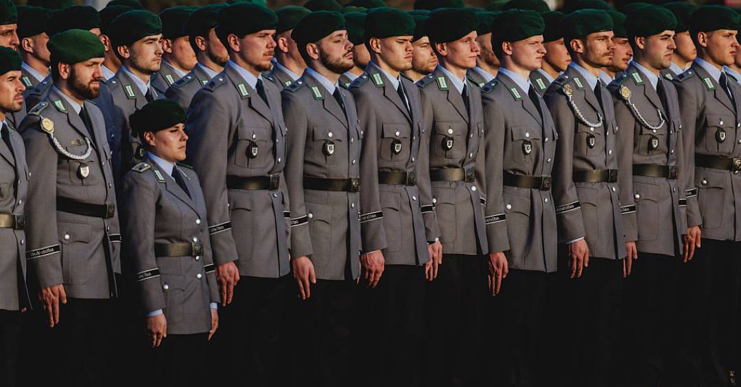 Alemanha vai exigir autorização militar para homens jovens viajarem ao exterior por mais de 3 meses