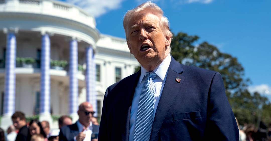 Em meio à guerra, Donald Trump avança contra o papa Leão XIV: “Fraco”