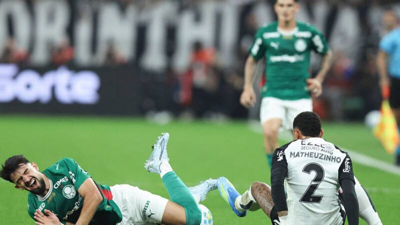 Expulsão polêmica em Corinthians x Palmeiras divide opiniões: ‘Que vacilo’