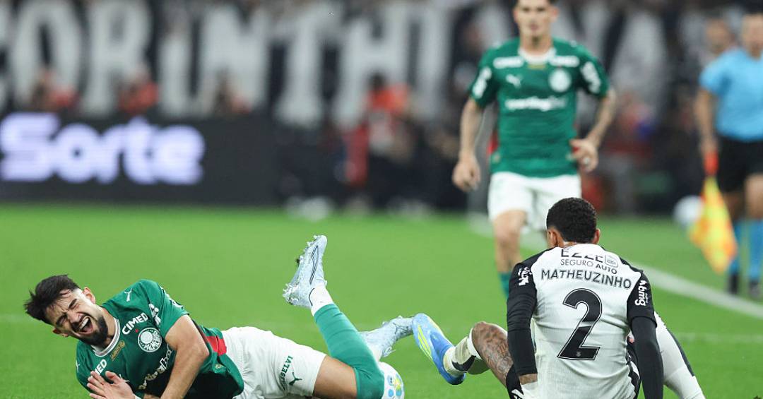 Expulsão polêmica em Corinthians x Palmeiras divide opiniões: ‘Que vacilo’