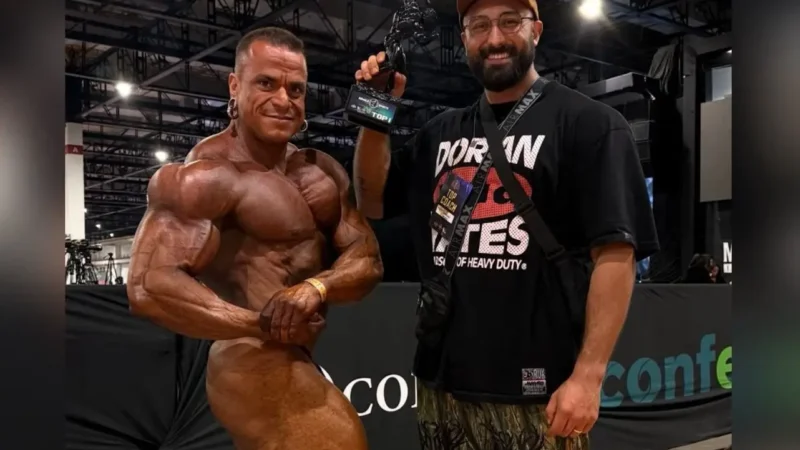 Goiano que começou a malhar para fortalecer cotovelo vira campeão de fisculturismo