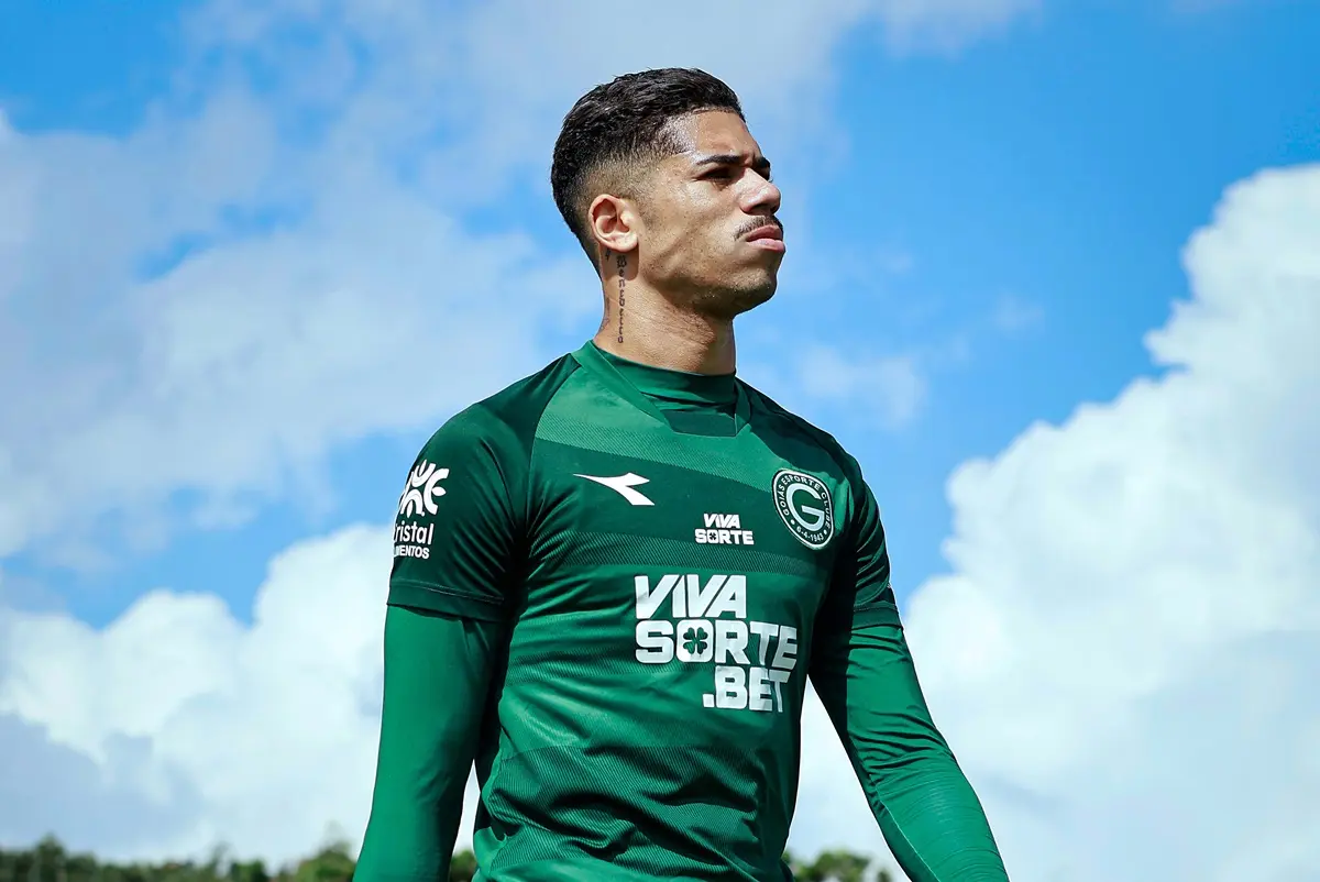 Goiás divulga boletim médico de lateral, que precisou de cirurgia de emergência; saiba detalhes