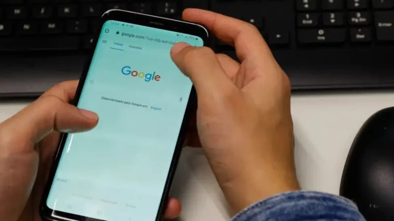 Google é acusado de usar de conteúdo jornalístico em buscas e IA