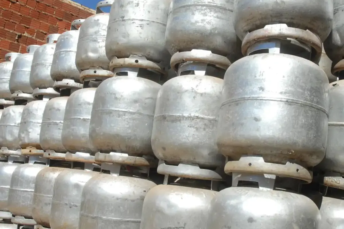 Governo anuncia pacote para baixar preço do gás e do diesel