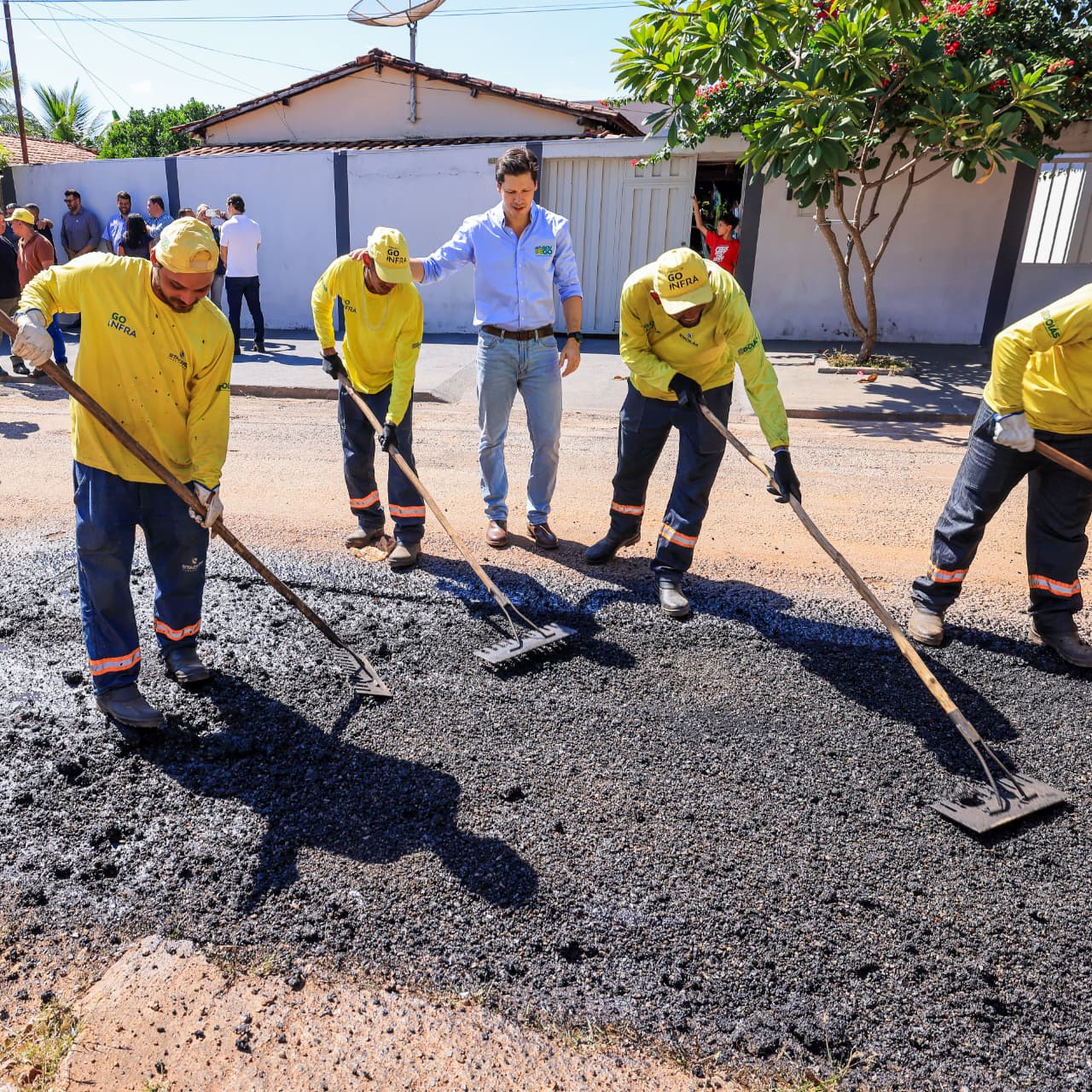 Governo de Goiás amplia obras e recupera ruas municipais