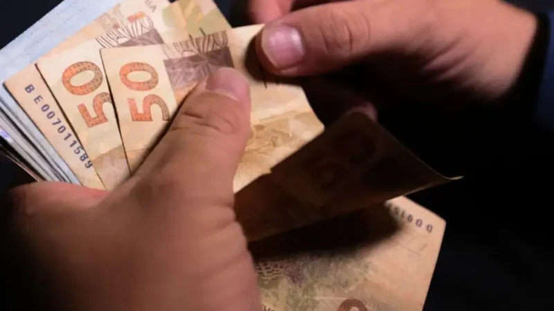 Governo revela projeção para salário mínimo em 2027; confira