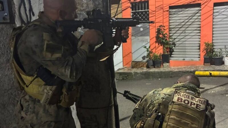 Polícia Militar realiza operação no Complexo da Maré