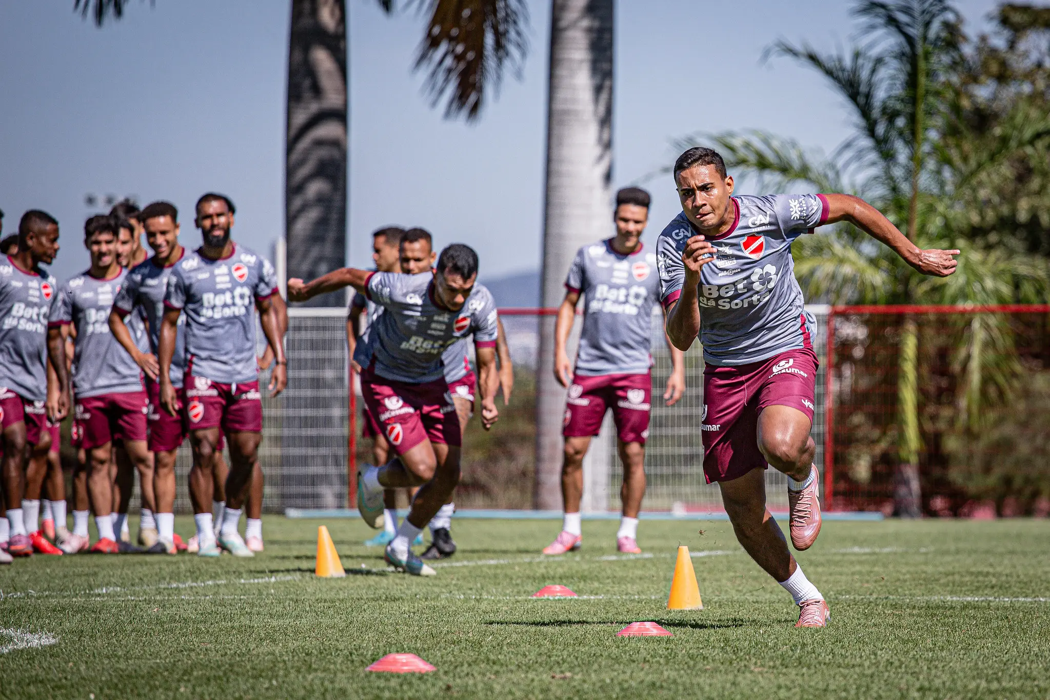 Invictos, Vila Nova e Operário-PR fazem duelo direto pelas primeiras posições da Série B