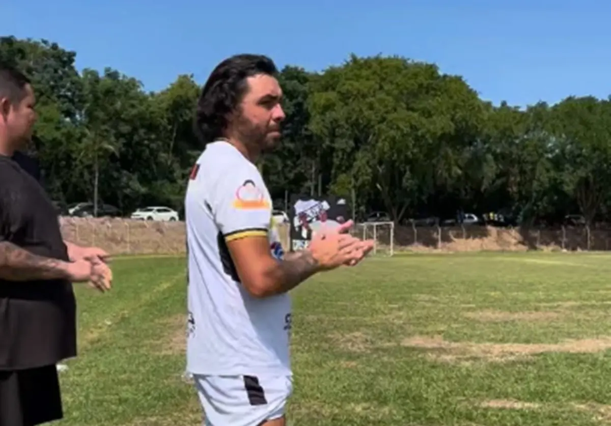 Lembra do Ricardo Goulart, ex-Goiás? Olha ele jogando campeonato de várzea