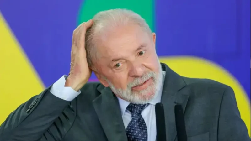 Lula vai a SP para fazer cauterização na cabeça e cuidar da mão