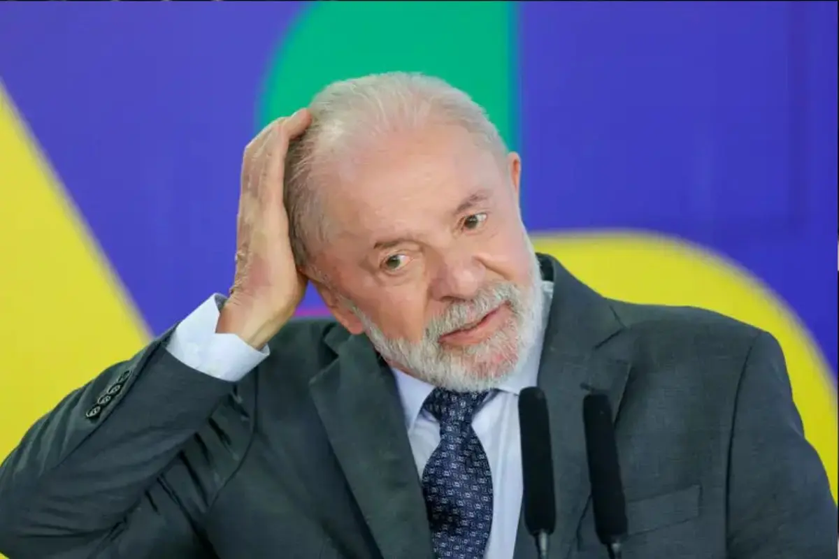 Lula vai a SP para fazer cauterização na cabeça e cuidar da mão