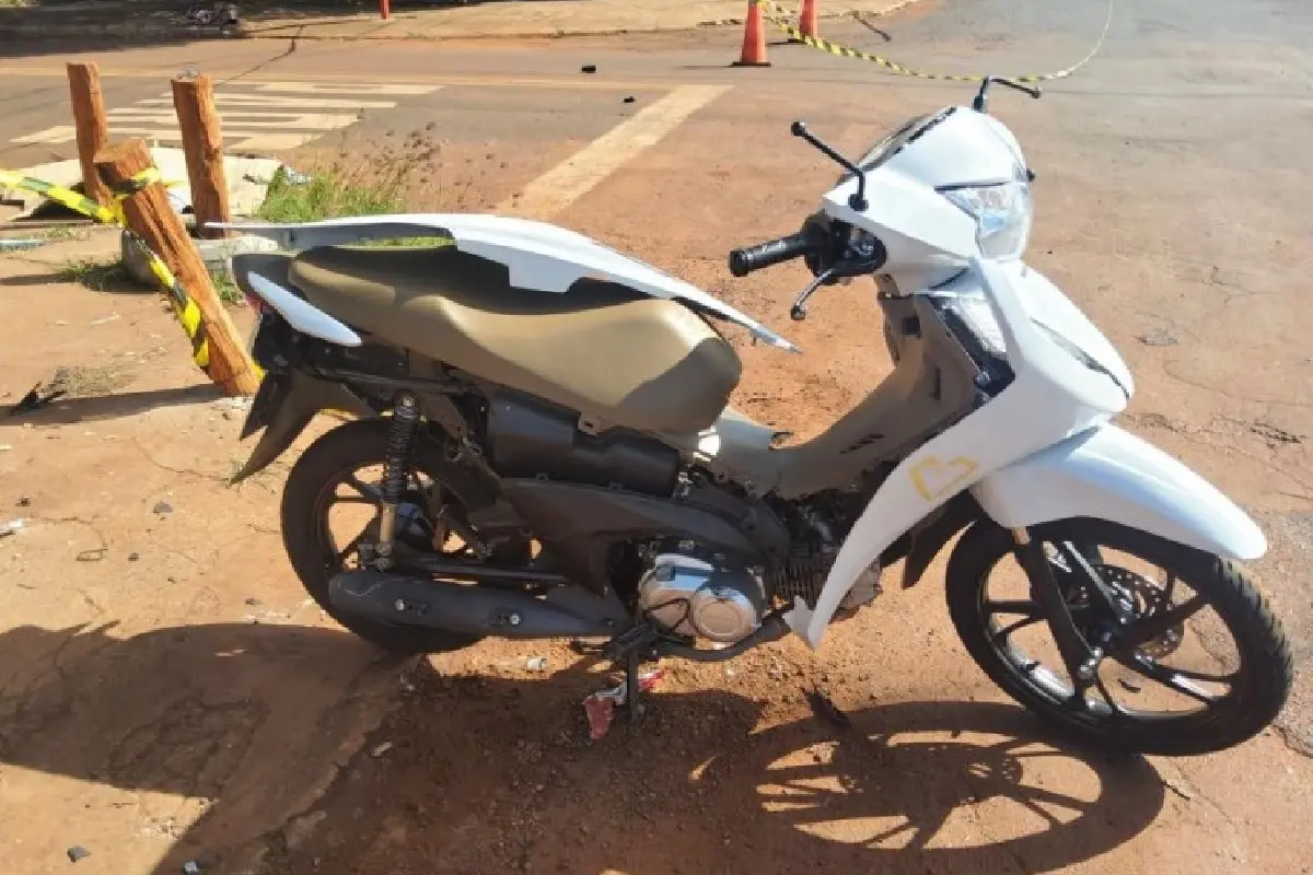 Mãe morre e filha fica gravemente ferida após moto ser atingida por carro em cruzamento de Rio Verde