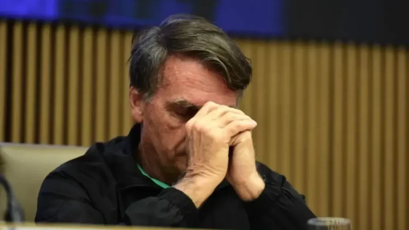 Manobra para ajudar Bolsonaro beneficia 200 mil condenados