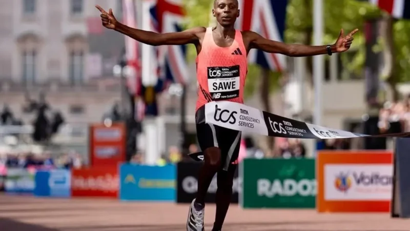 Maratona de Londres 2026: Sabastian Sawe faz história e completa primeira maratona em menos de duas horas