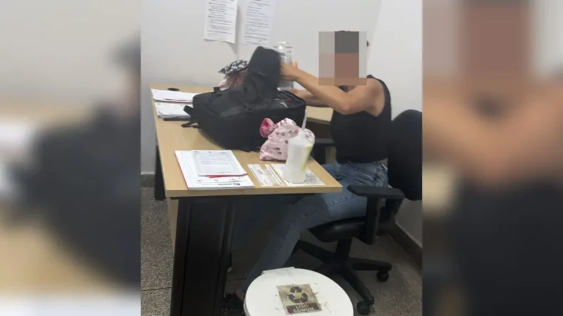 Mulher em surto usa carimbo médico falso e ocupa consultório em unidade de saúde de Aparecida