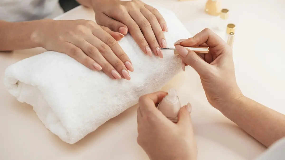 Mulher se passava por manicure para espionar vítimas e facilitar roubos de joias em Goiás