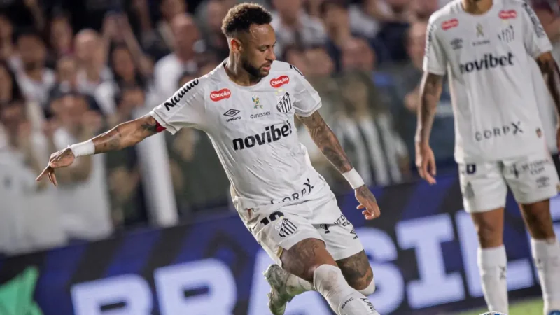 Neymar é decisivo, participa dos dois gols do Santos, mas toma terceiro amarelo e está suspenso no Brasileirão