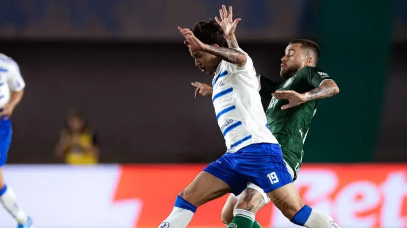 No adeus ao Serra, Goiás arranca empate com golaço no fim contra o Cruzeiro